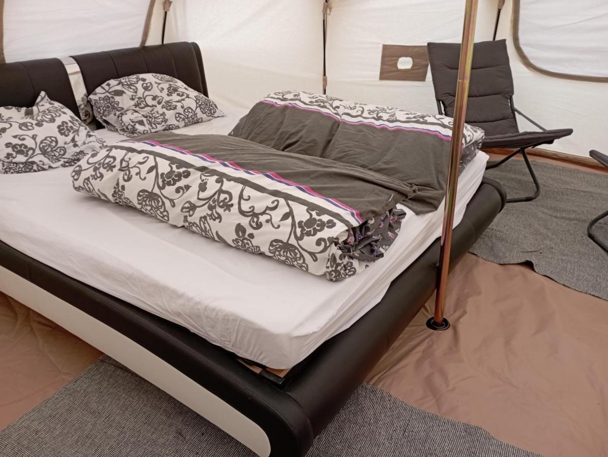 Natuur-Like Glamping In Bosland NeerNeerpelt Esterno foto